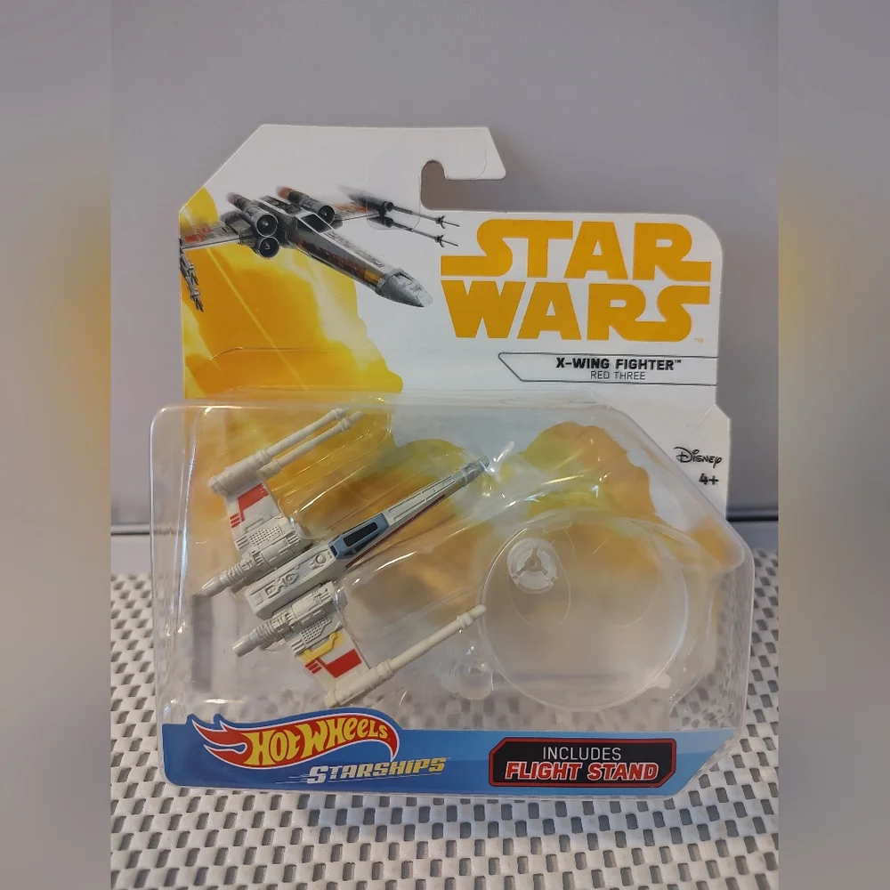 Hot Wheels Starships X-Wing Fighter Red Three Star Wars Die-Cast NWT Disney